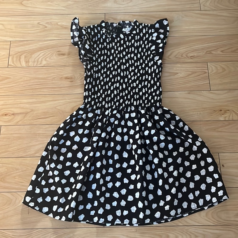 Cute polkadot white/black dress! Size Small!